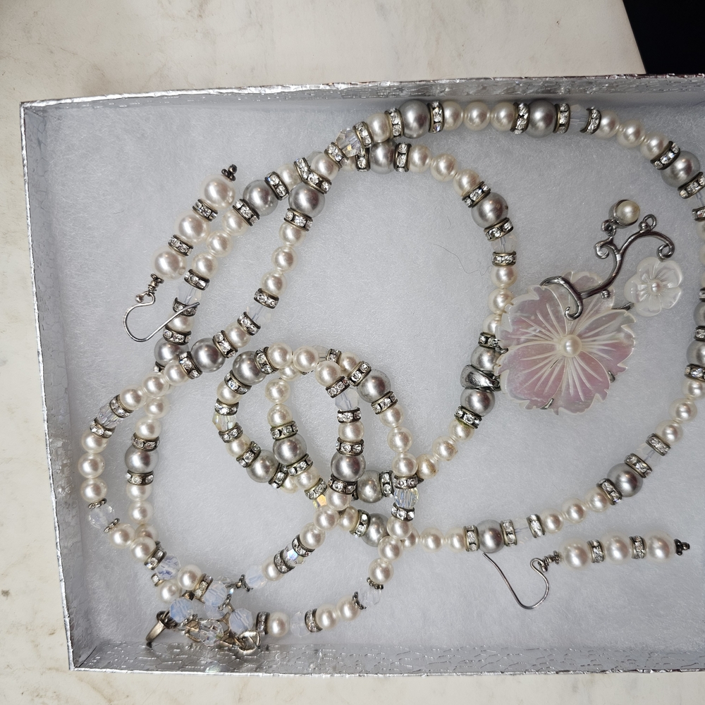 Elegant Pearl and Silver Necklace with Floral Pendant